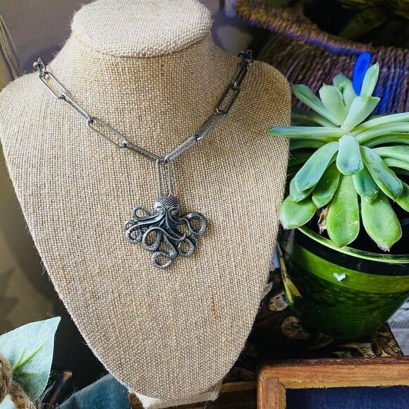Octopus Paper Link Pewter Link Chain Necklace - Picture 3 of 6